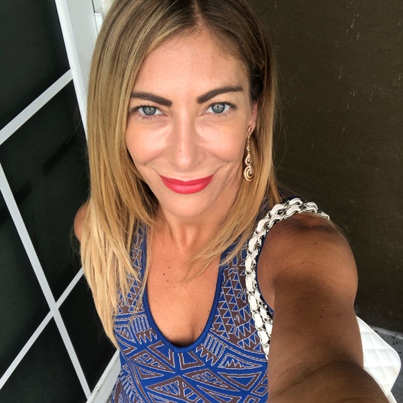 Meet your Posher, Pamela - Picture 1 of 1